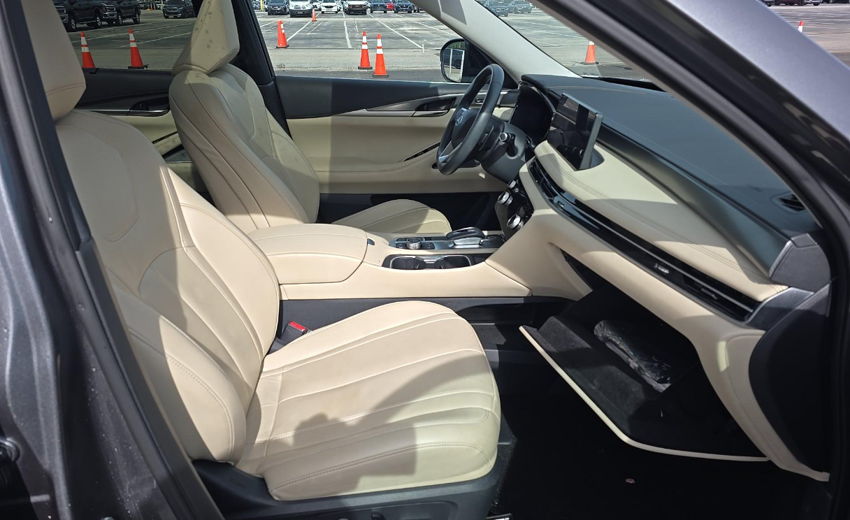 Certified Used 2023 Gray INFINITI LUXE image 11