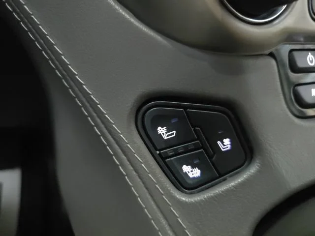 Used 2017 IRIDIUM METALLIC GMC Denali image 28