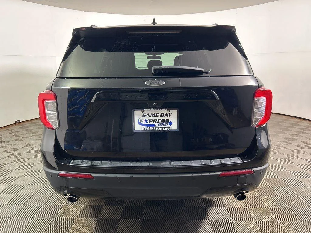 Used 2022 Black Metallic Ford ST-Line image 8