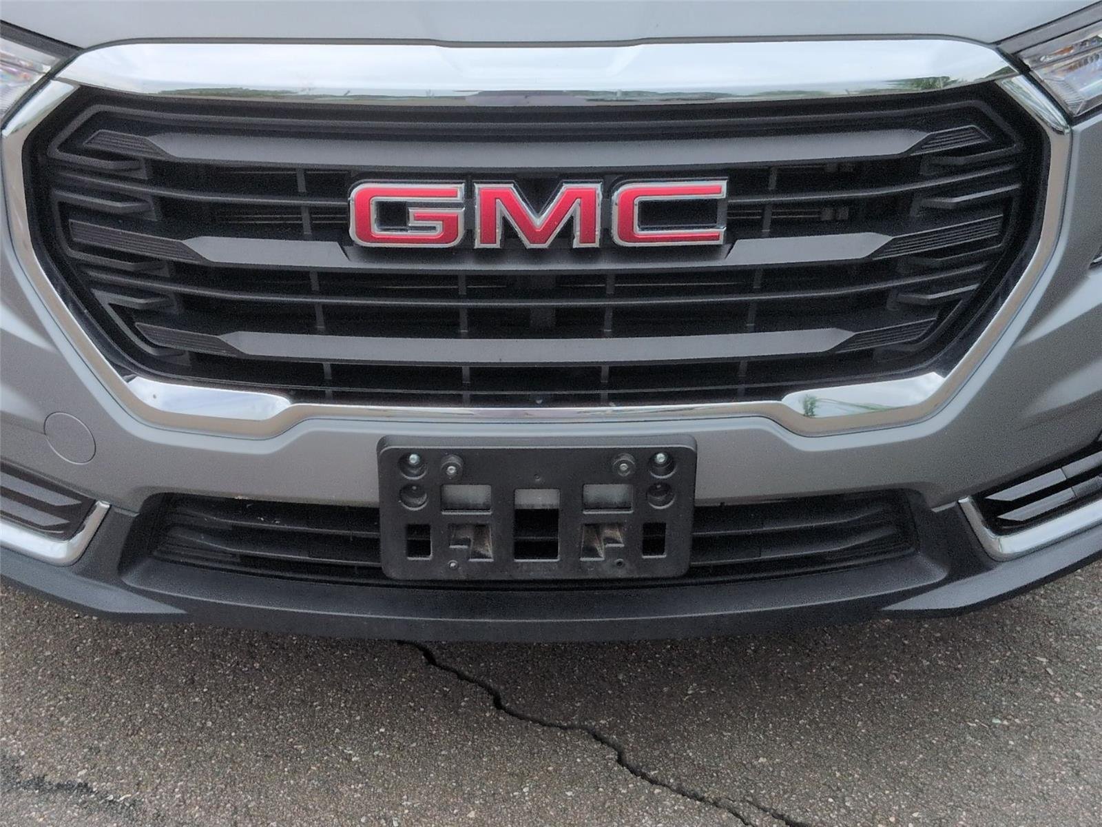 Used 2024 Sterling Metallic GMC SLE image 14