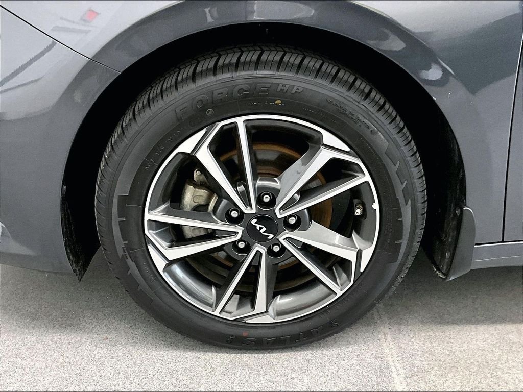Used 2023 Gravity Gray Kia LXS image 7