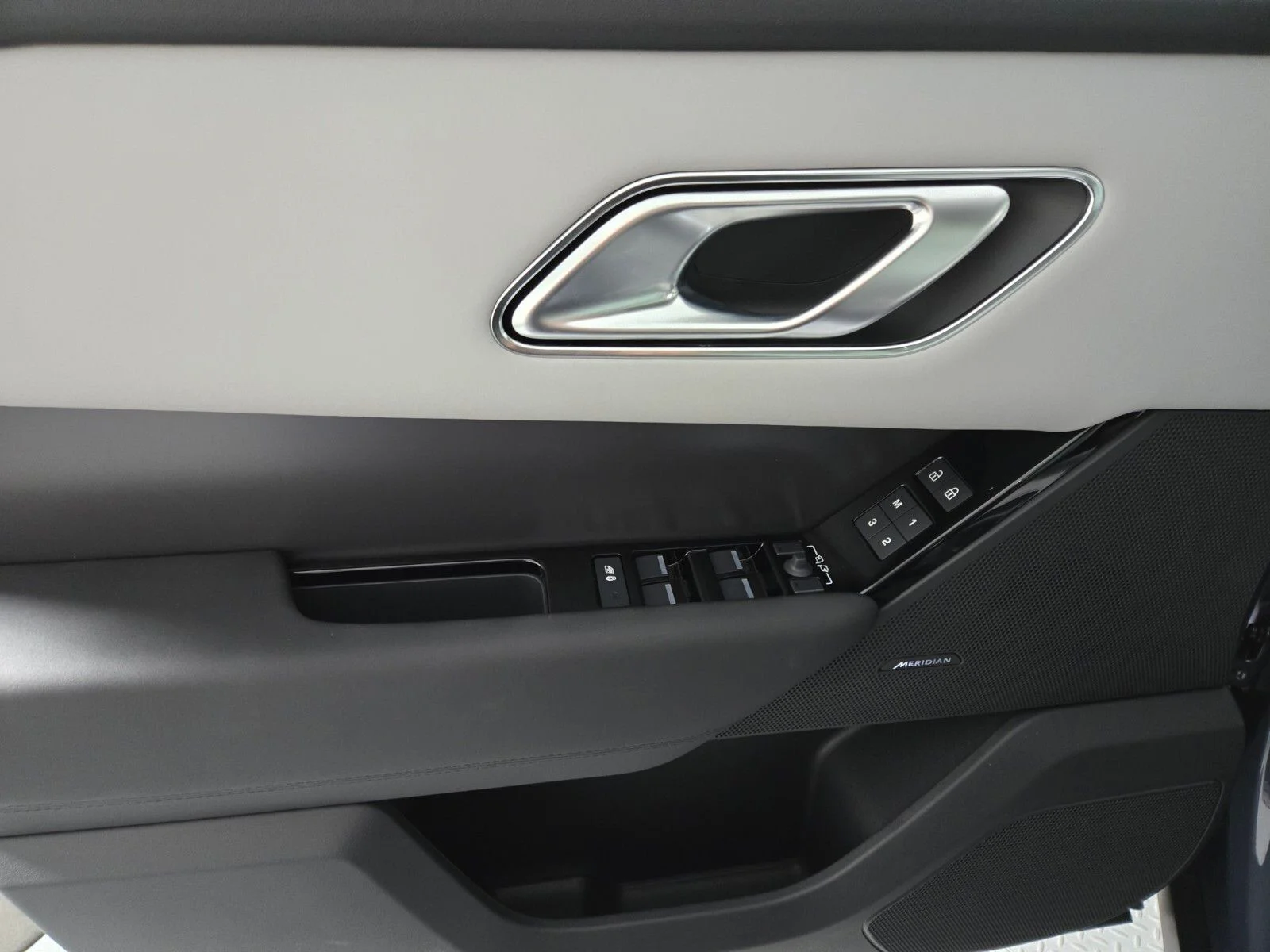 New 2026 Varesine Blue Land Rover S image 21