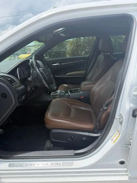 Used 2018 White Chrysler Limited image 3