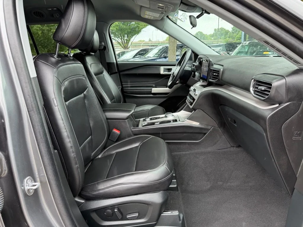 Used 2023 Gray Ford XLT image 32