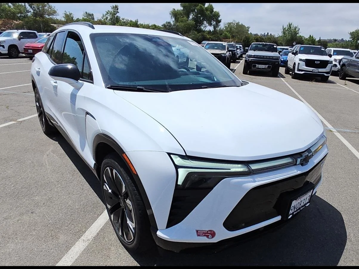 Used 2024 Summit White Chevrolet RS image 9