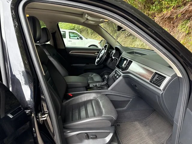 Used 2019 Deep Black Volkswagen SEL Premium image 9