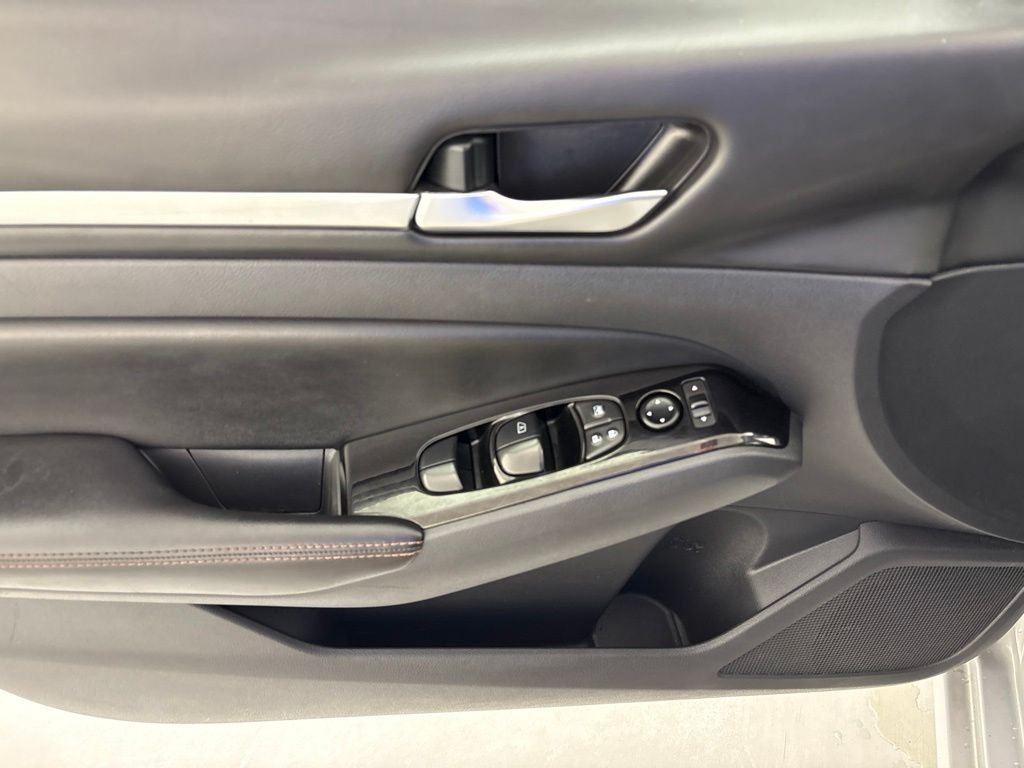 Used 2024 Silver Nissan 2.5 SR image 26