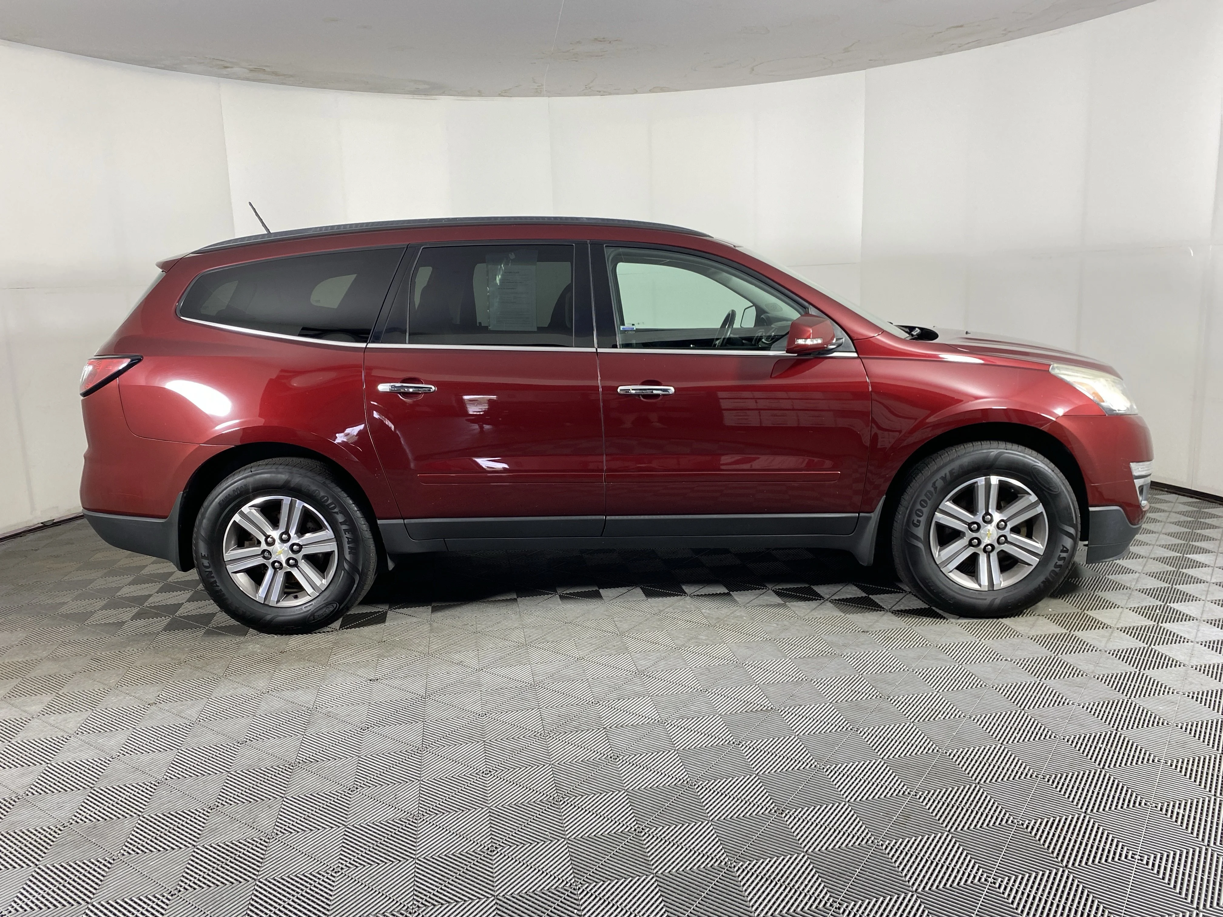 Used 2017 Chevrolet Traverse 1LT with VIN 1GNKRGKD5HJ146737 for sale in Alliance, OH