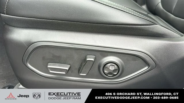 New 2026 Bright White Clear-Coat Exterior Paint Jeep Limited image 10
