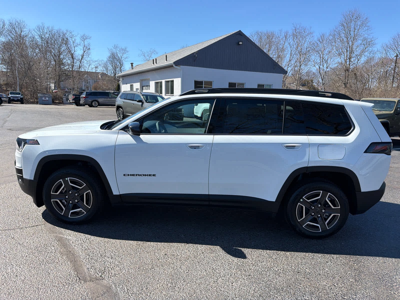 New 2026 Bright White Clear-Coat Exterior Paint Jeep Limited image 5