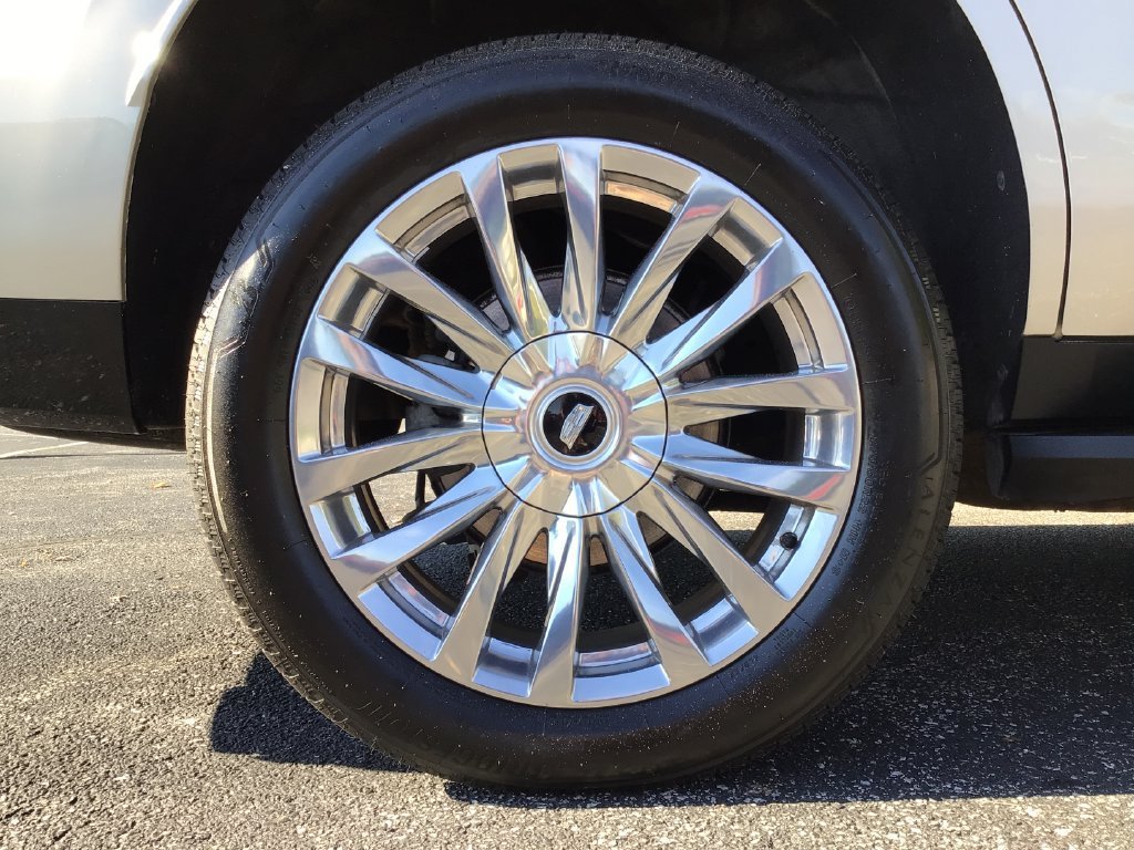 Used 2023 SANDSTONE METALLIC Cadillac 4WD Premium Luxury image 18