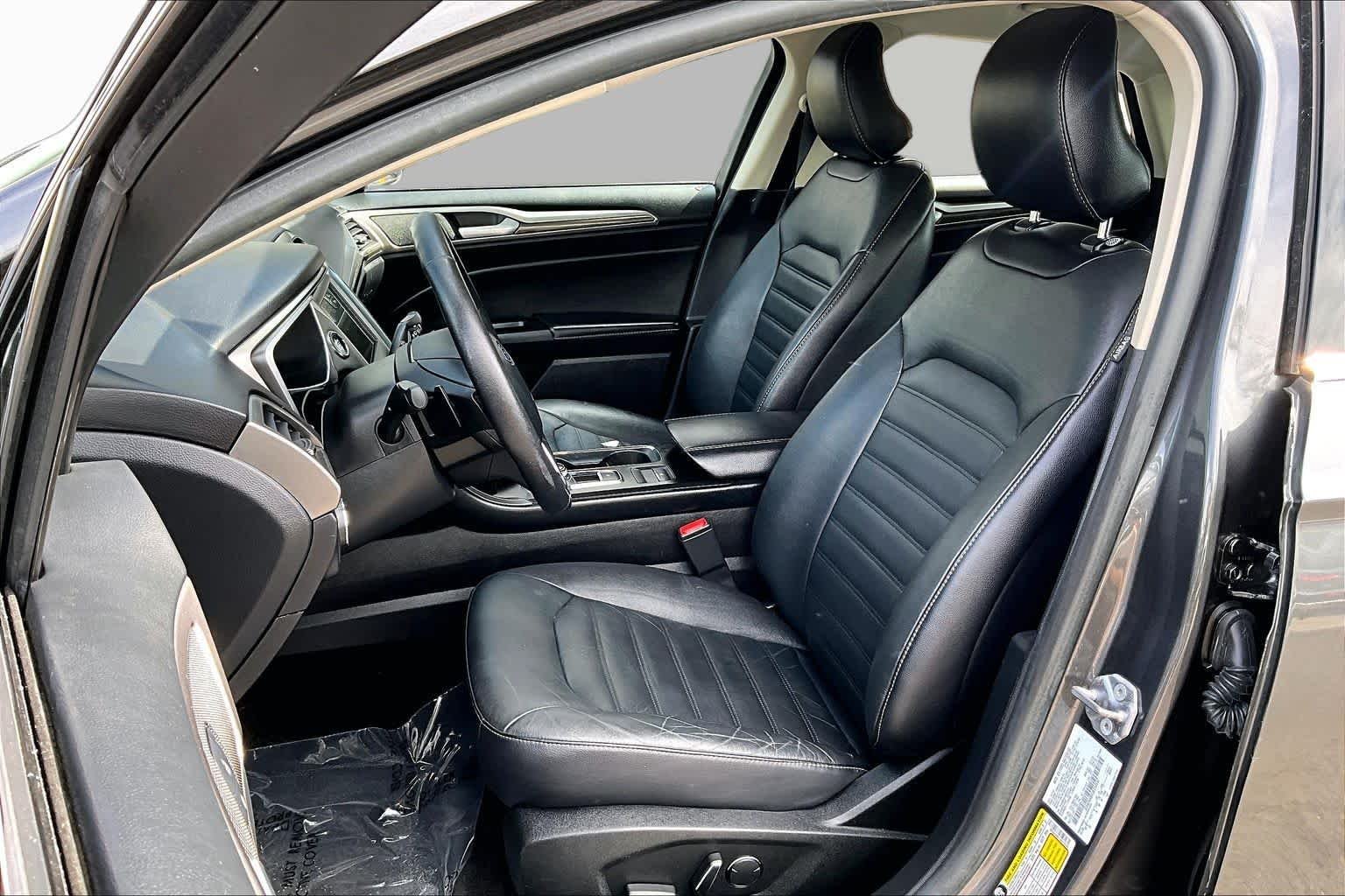 Used 2018 Magnetic Ford SE image 8
