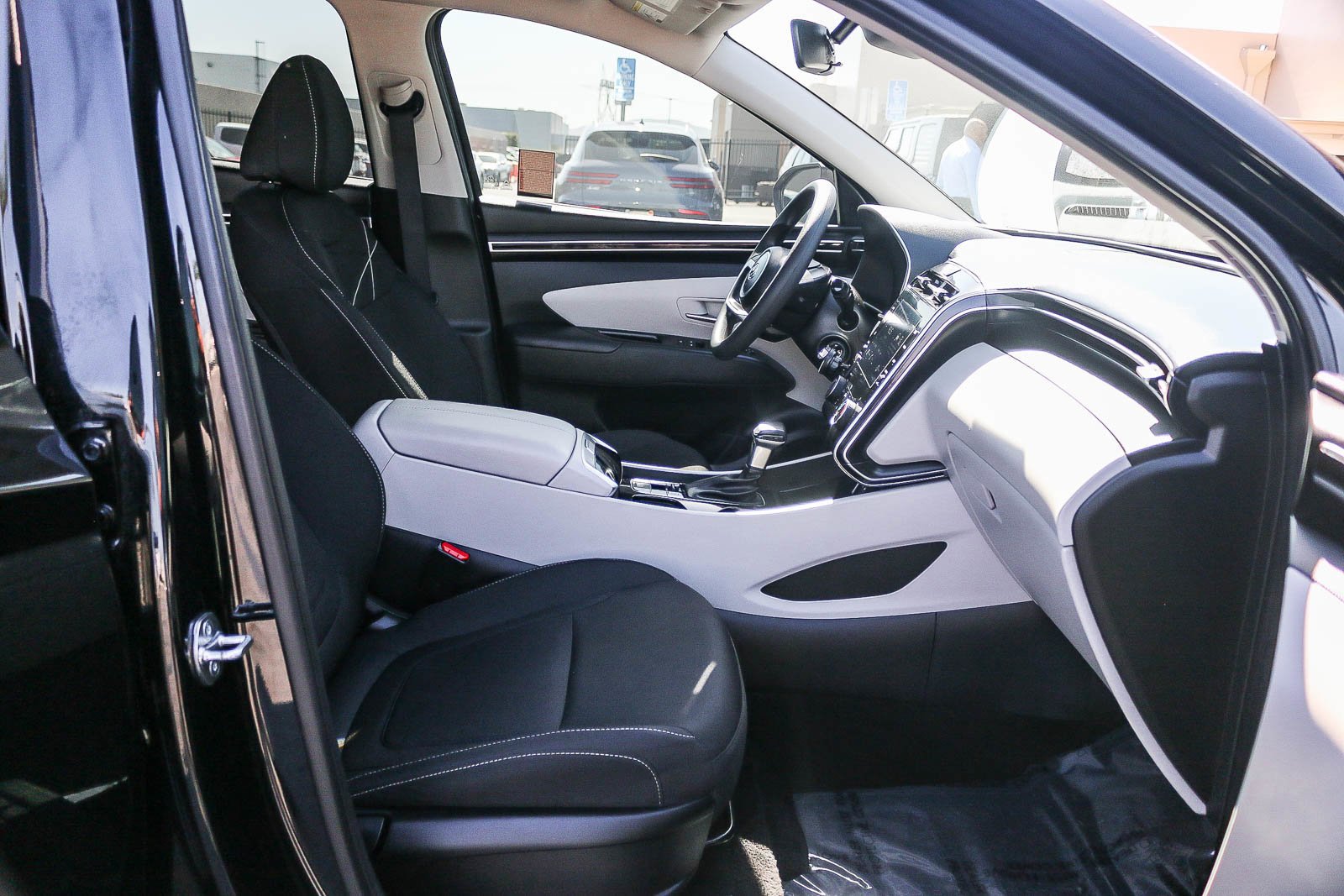 2024 Hyundai Tucson SE - Photo 15