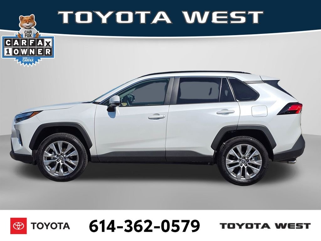 Used 2025 Beige Toyota XLE Premium image 10