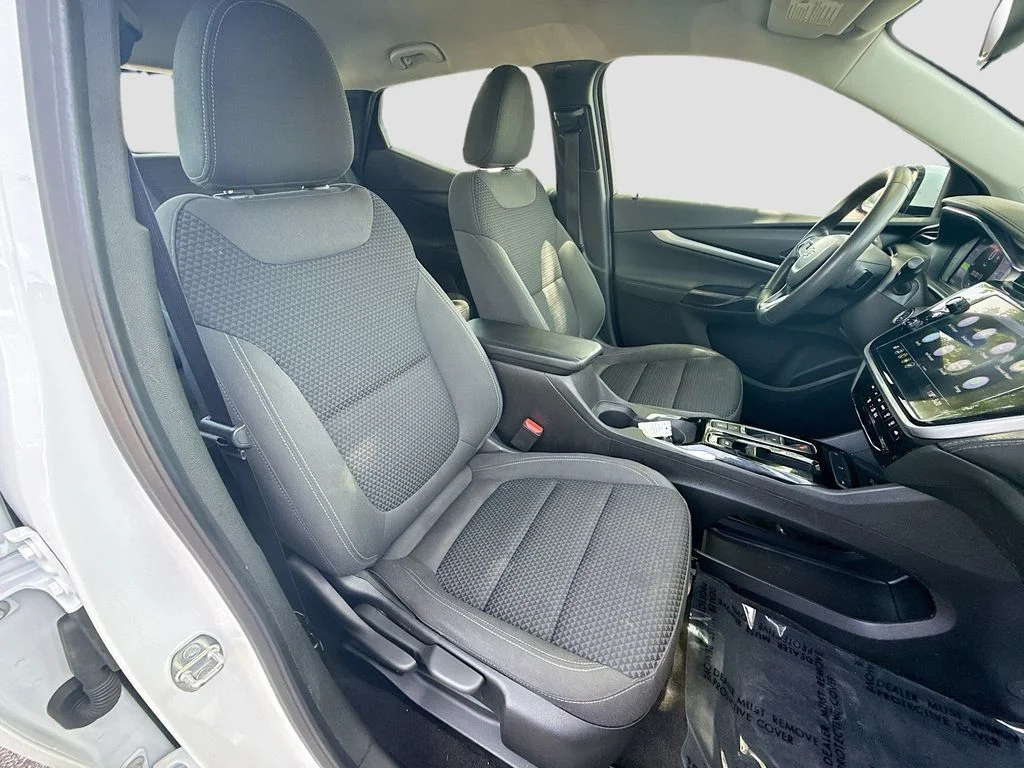 Used 2022 White Chevrolet LT image 26