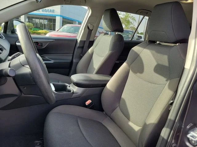 2024 Toyota RAV4 LE - Photo 14