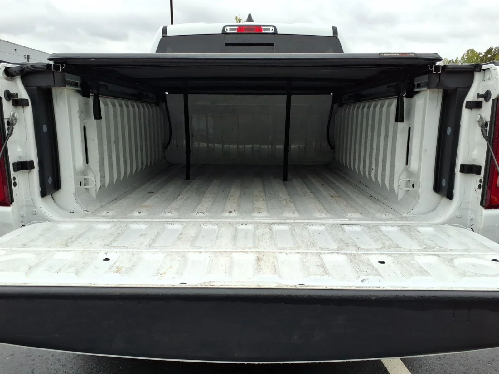 Used 2020 Bright White Clearcoat Ram Laramie image 20