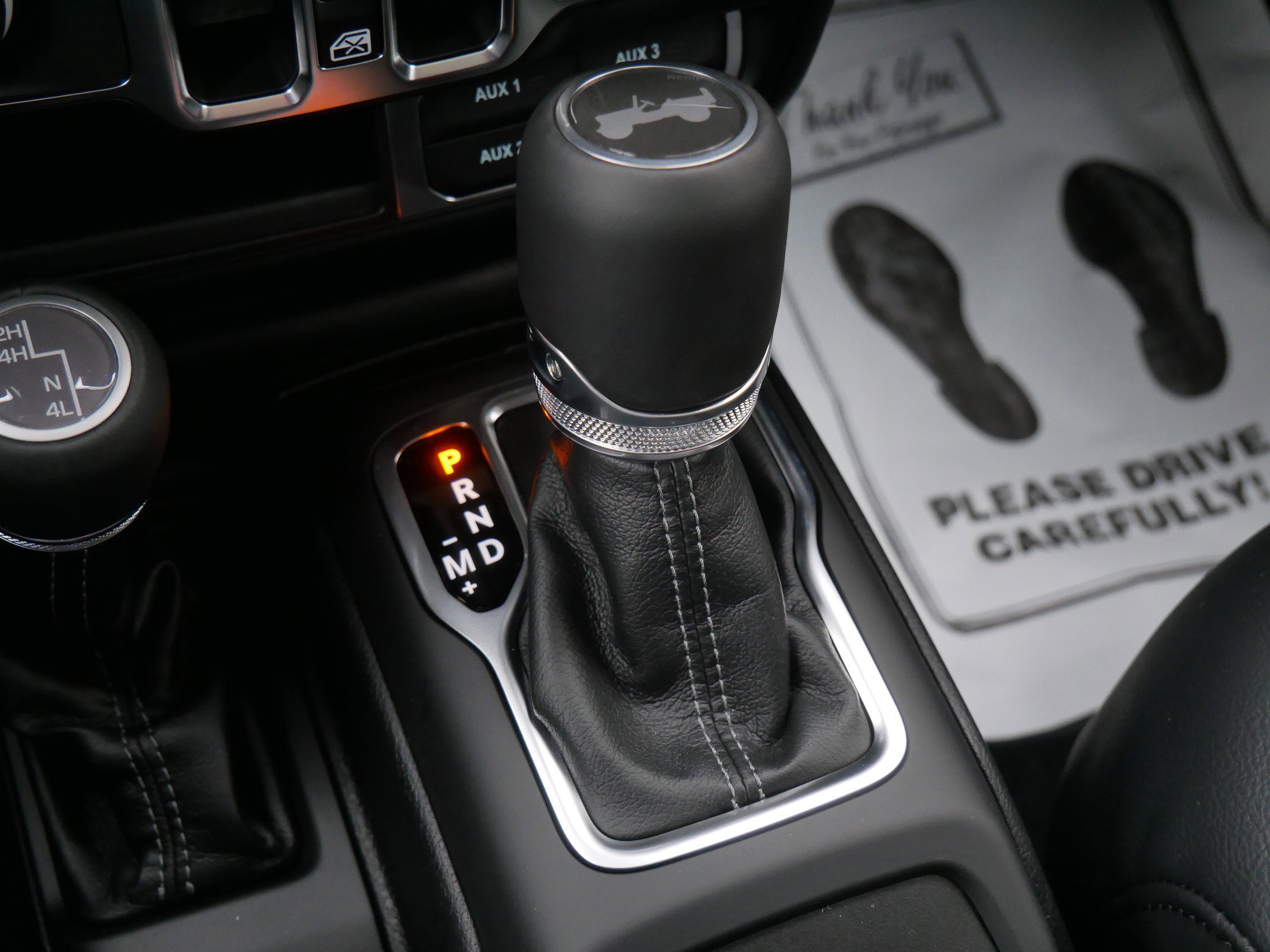 New 2026 Bright White Clear-Coat Exterior Paint Jeep Sahara image 15