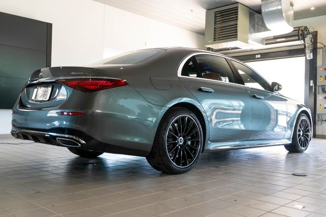 New 2026 MANUFAKTUR Graphite Metallic Mercedes-Benz S 580 image 9