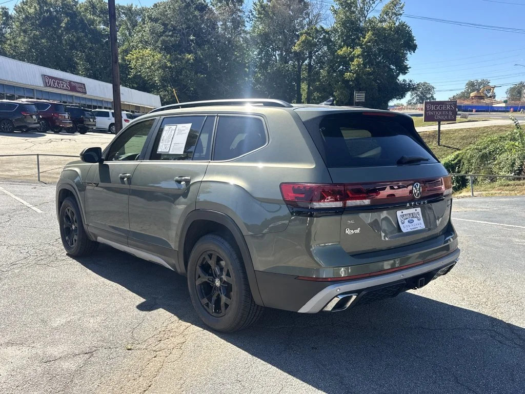 Used 2024  Volkswagen 2.0T Peak Edition SE w/Technology image 5