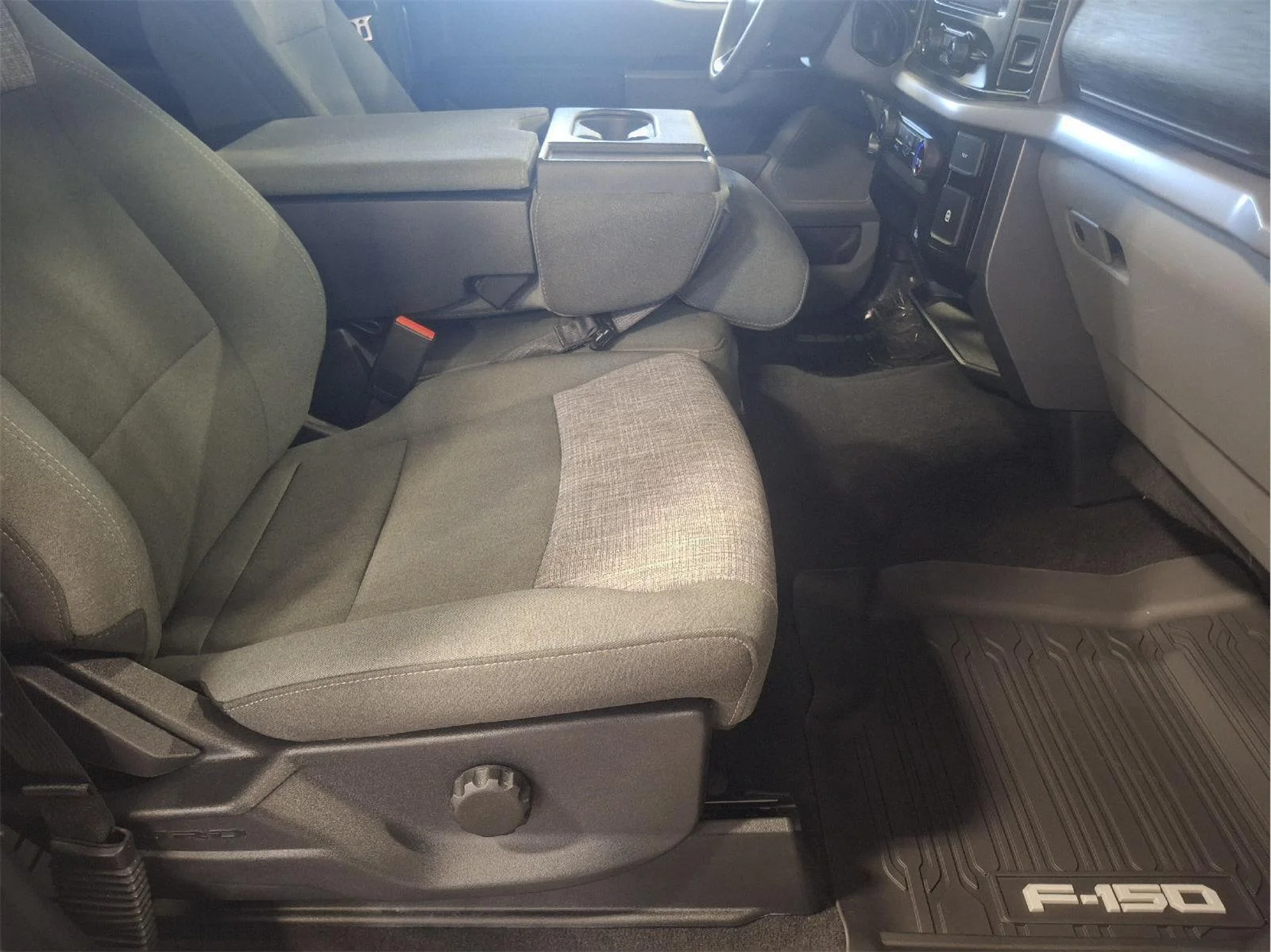 Used 2023 Iconic Silver Ford XLT image 12
