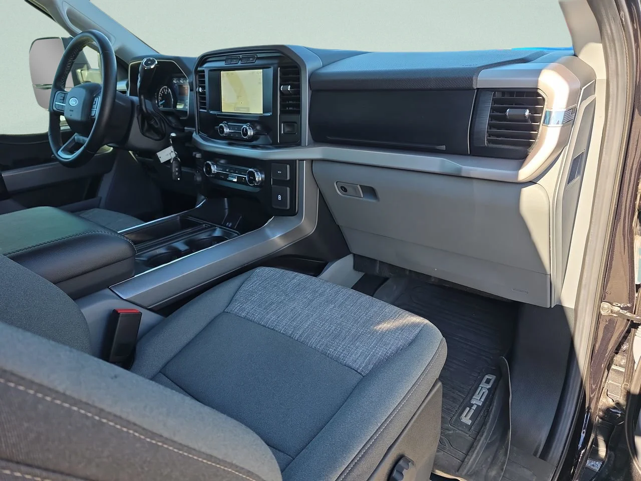 Used 2023 Agate Black Metallic Ford XLT image 18