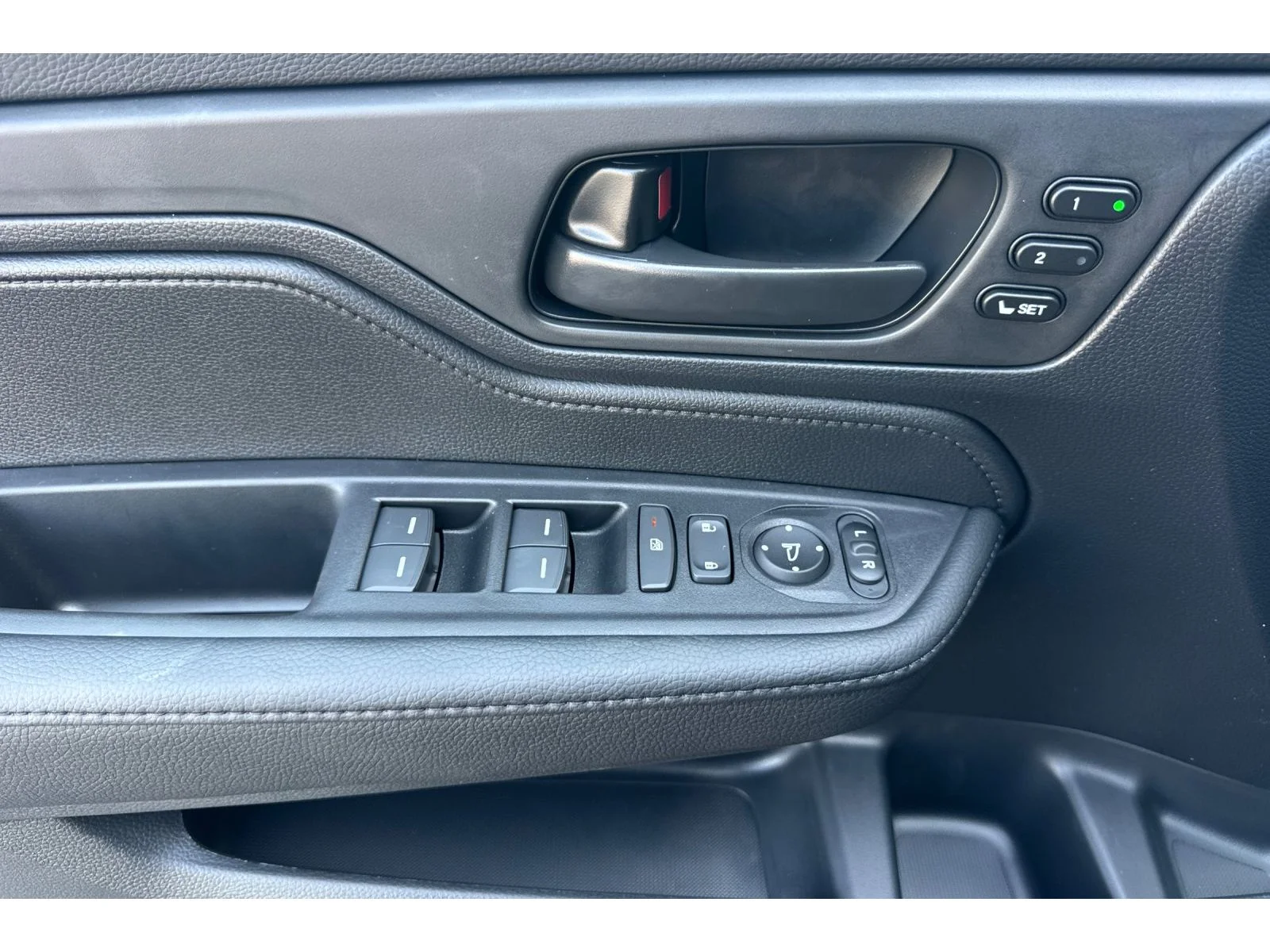 Used 2026 Modern Steel Metallic Honda EX-L image 11