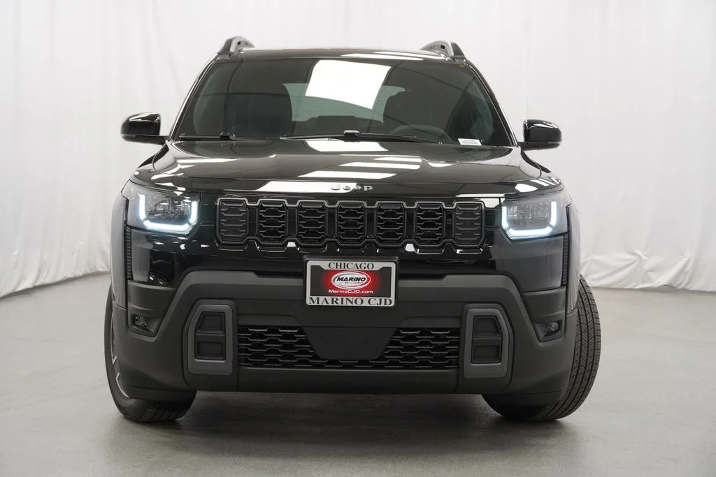 New 2026 Diamond Black Crystal Pearl-Coat Exterior Paint Jeep Limited image 7