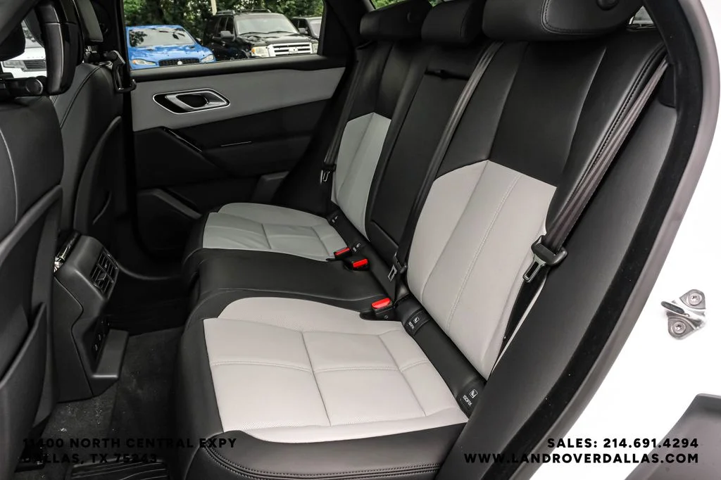 New 2026 Ostuni Pearl Wht Prem Met Land Rover Dynamic SE image 39