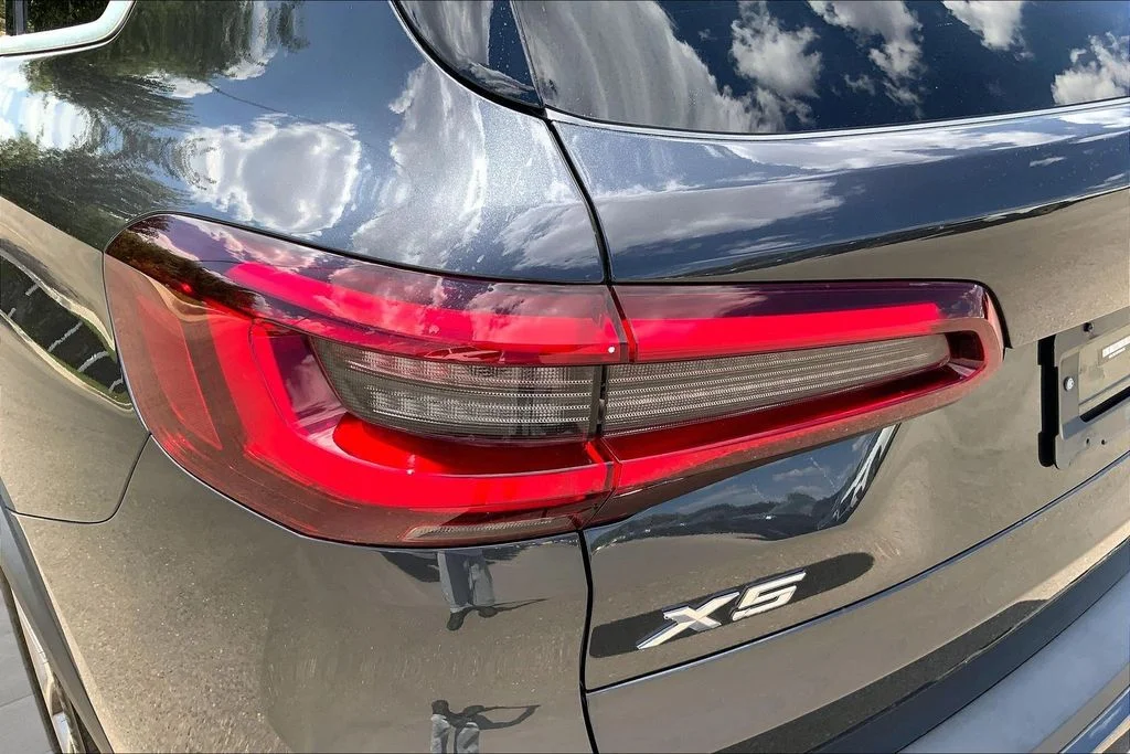 Used 2023 Gray BMW xDrive40i image 23