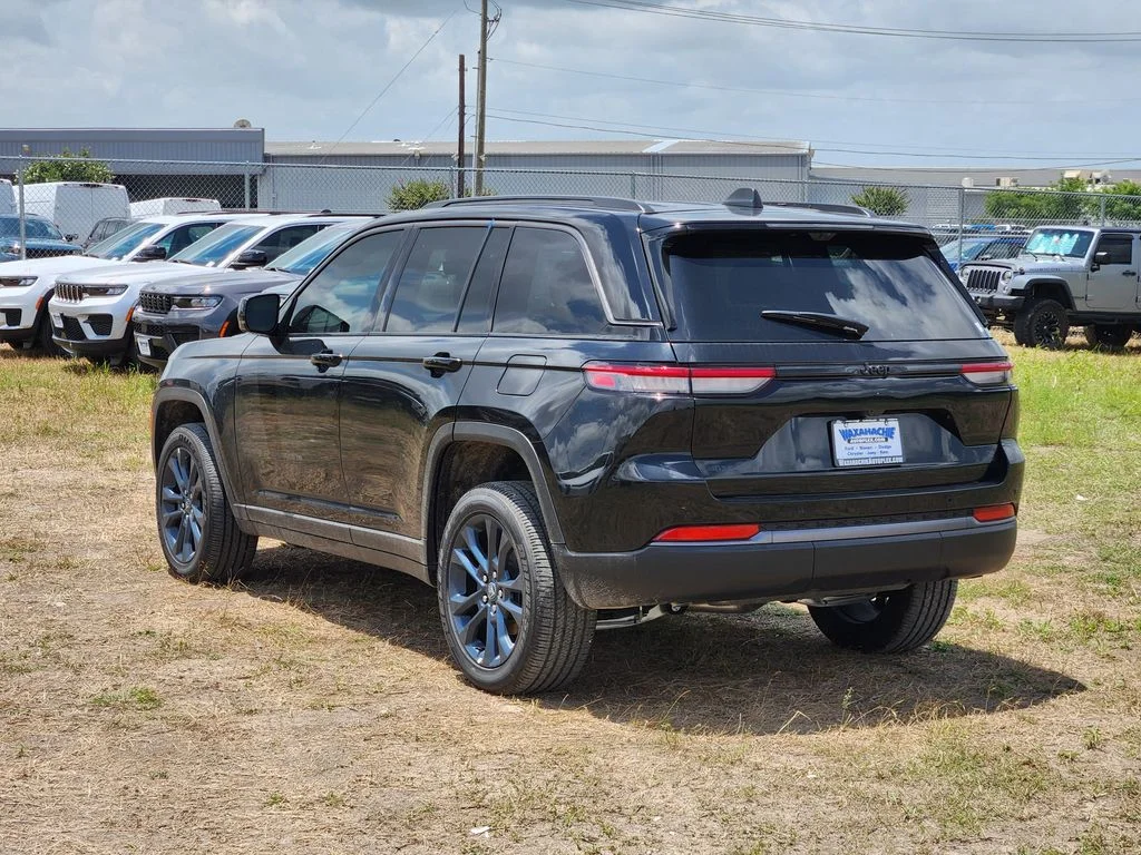 New 2026 Diamond Black Crystal Pearl-Coat Exterior Paint Jeep  image 3