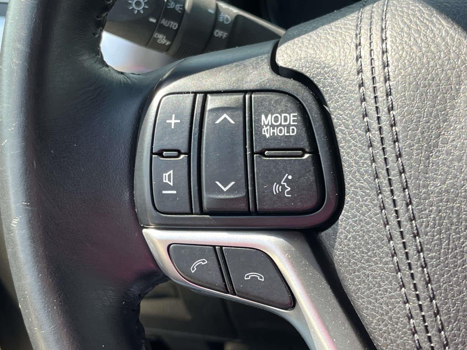 Used 2017 Predawn Gray Mica Toyota XLE image 38