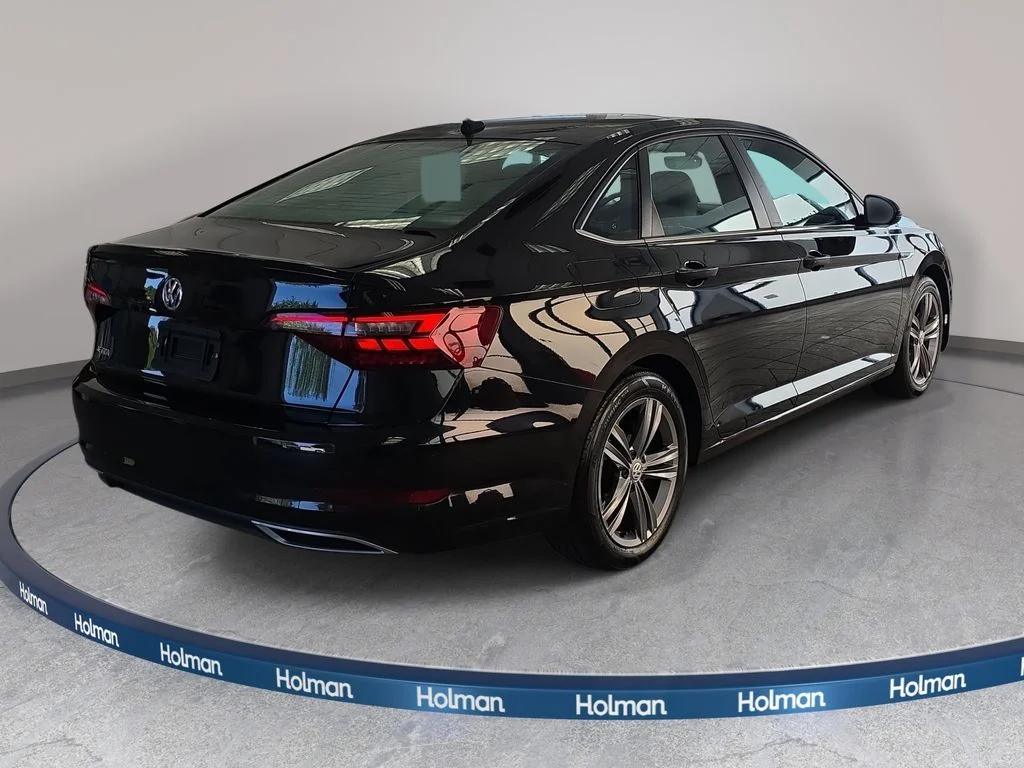 Certified Used 2021 Deep Black Pearl Effect Volkswagen R-Line image 5