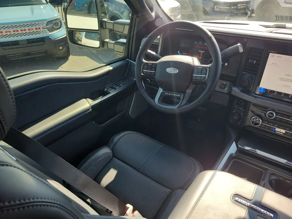 2025 Ford F-350 Super Duty Platinum - Photo 13