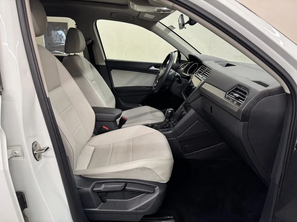 Used 2020 White Volkswagen 2.0T SE image 27