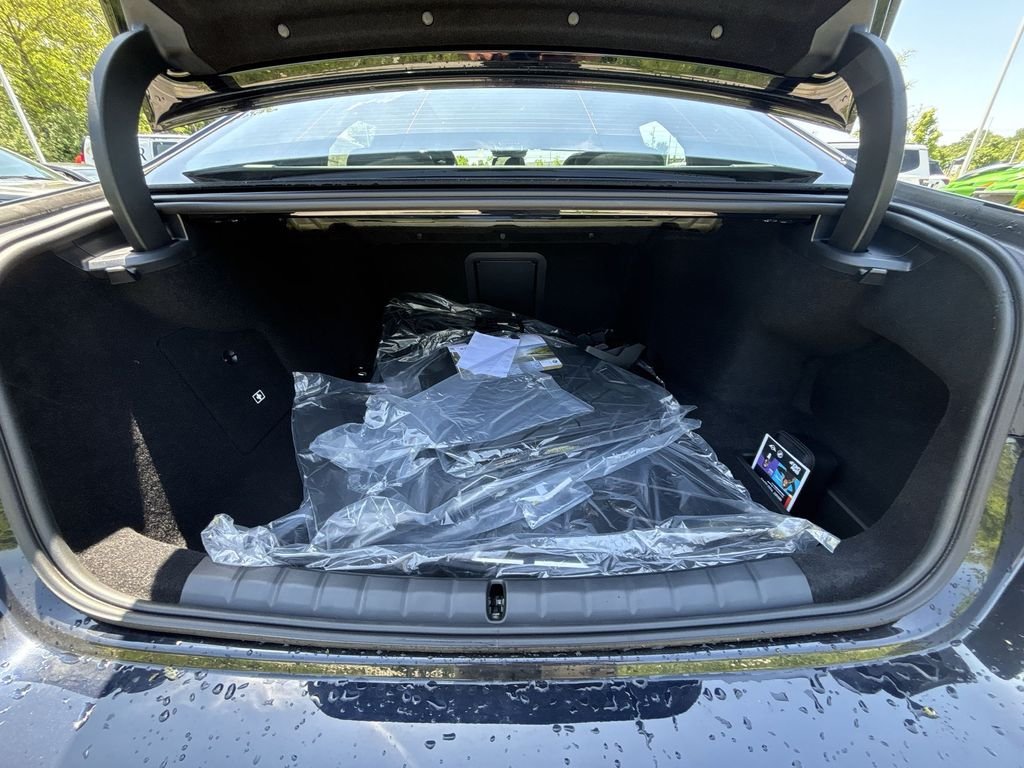 New 2026 Carbon Black Metallic BMW 750e xDrive image 21