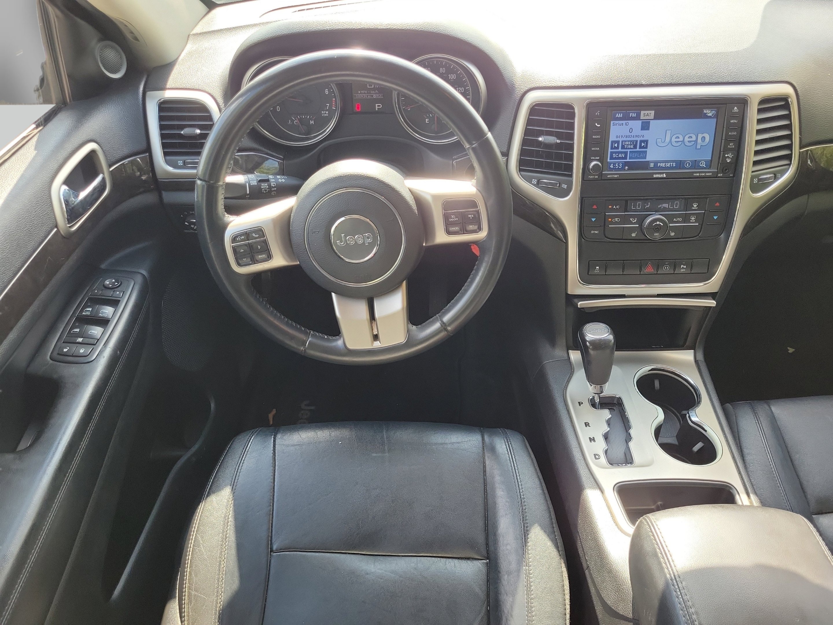Used 2012 Mineral Gray Metallic Clearcoat Jeep Laredo image 15