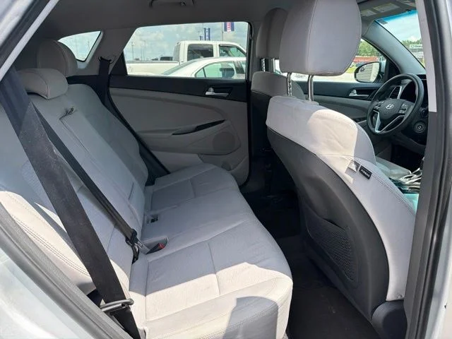 Used 2019 Molten Silver Hyundai SE image 14