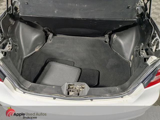 Used 2012 White Chrysler Touring image 9