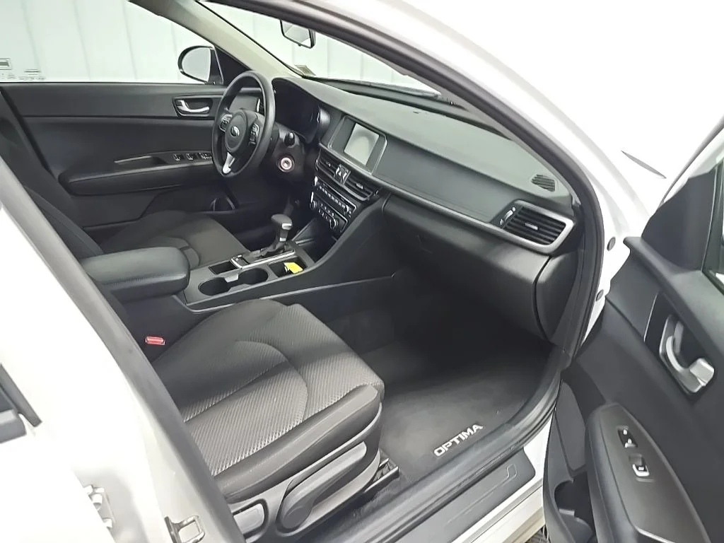 Used 2018 White Kia LX image 15