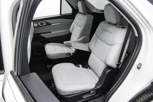 New 2026 Star White Metallic Tri-Coat Ford Platinum™ image 18