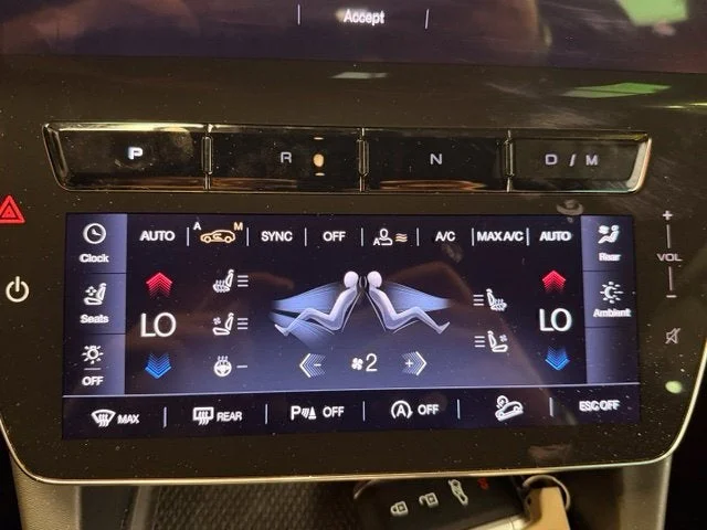 Used 2025 White Maserati Base image 21