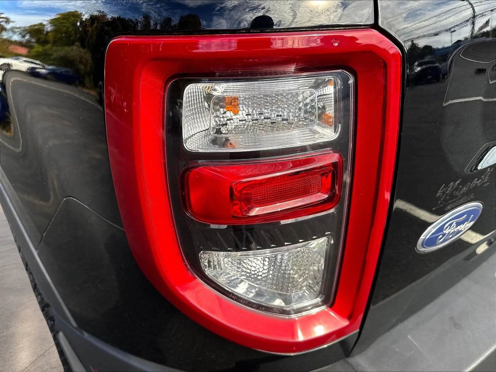 Used 2022 Shadow Black Ford Badlands image 25