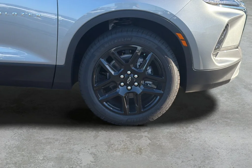 New 2026 Sterling Gray Metallic Chevrolet 3LT image 9