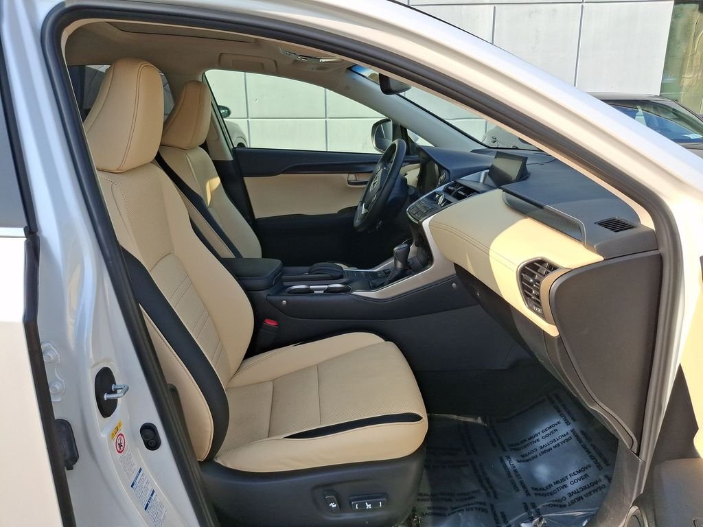 Used 2017 White Lexus 200t image 25