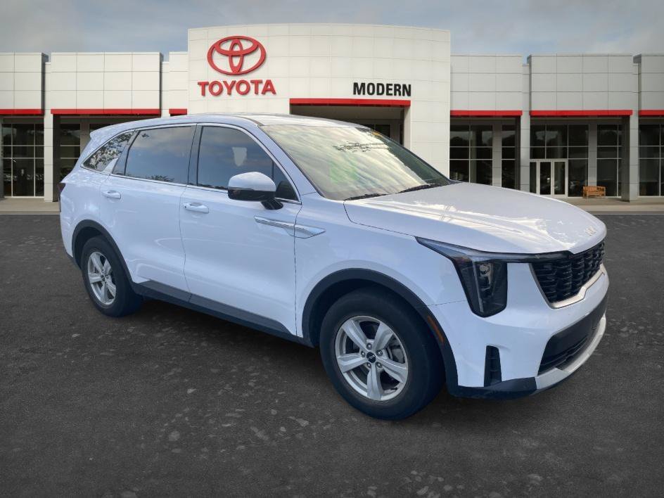 Used 2025 Glacial White Pearl Kia LX image 7