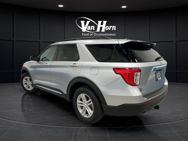 Used 2024 Iconic Silver Metallic Ford XLT image 5