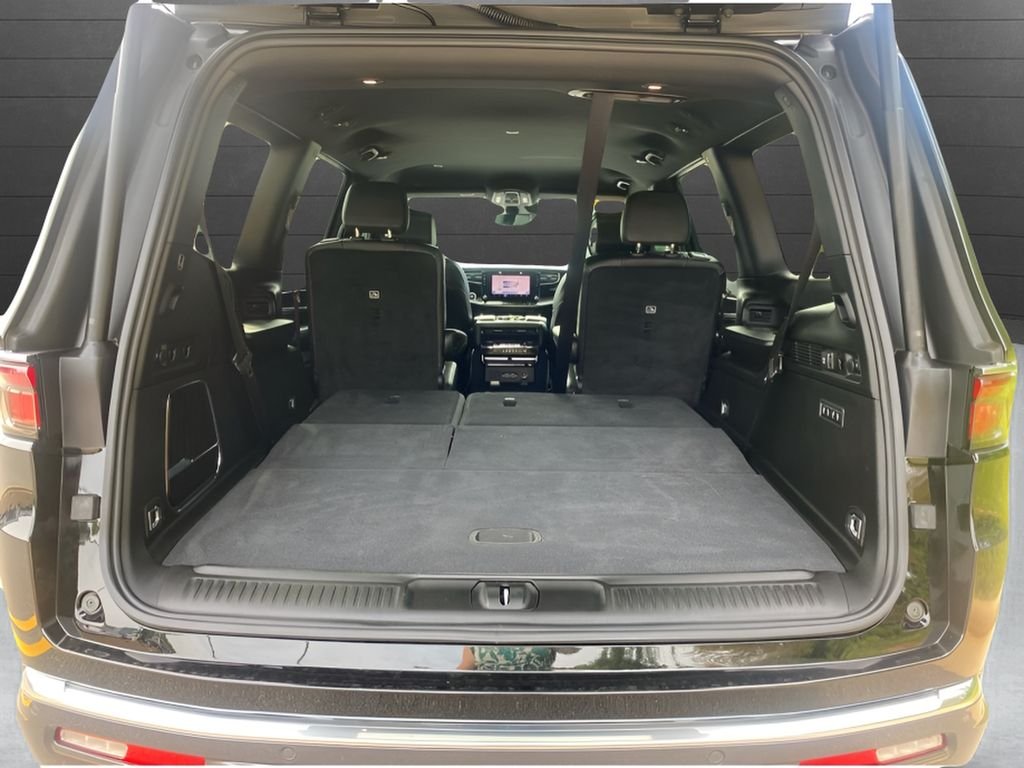 Certified Used 2022 Diamond Black Crystal Pearlcoat Jeep Series III image 27