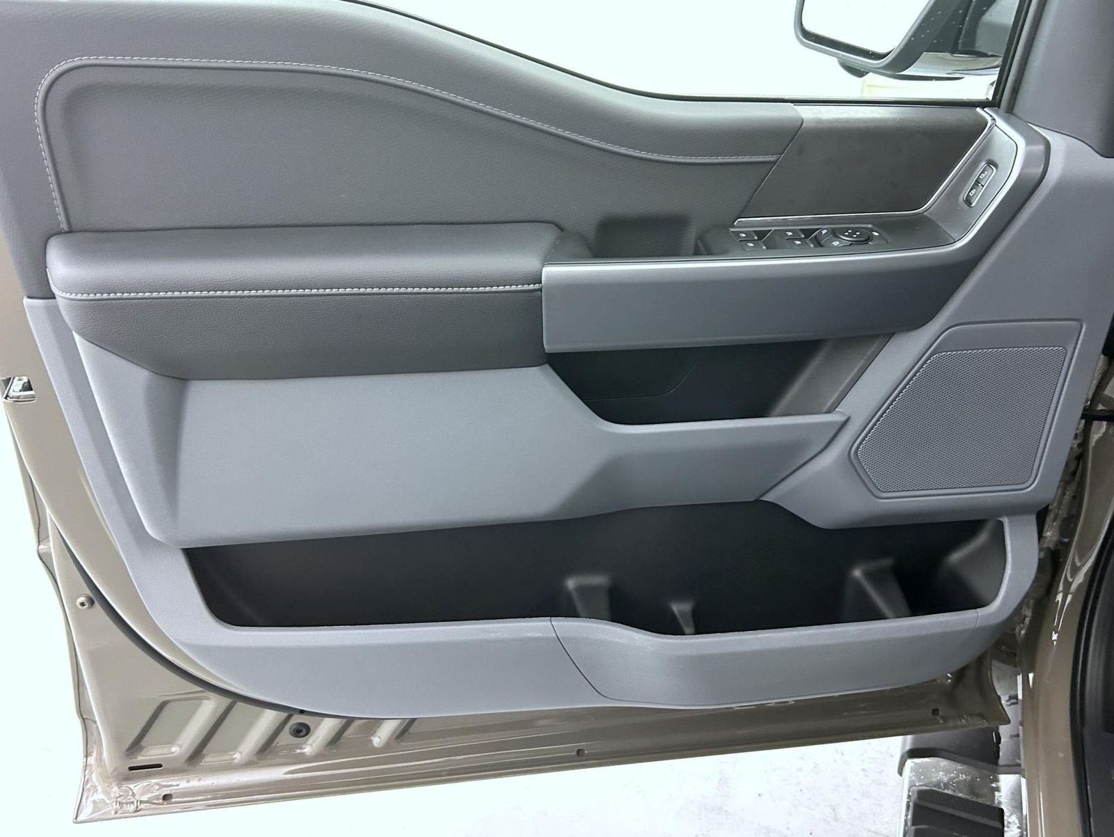 New 2026 Marsh Gray Ford XLT image 9