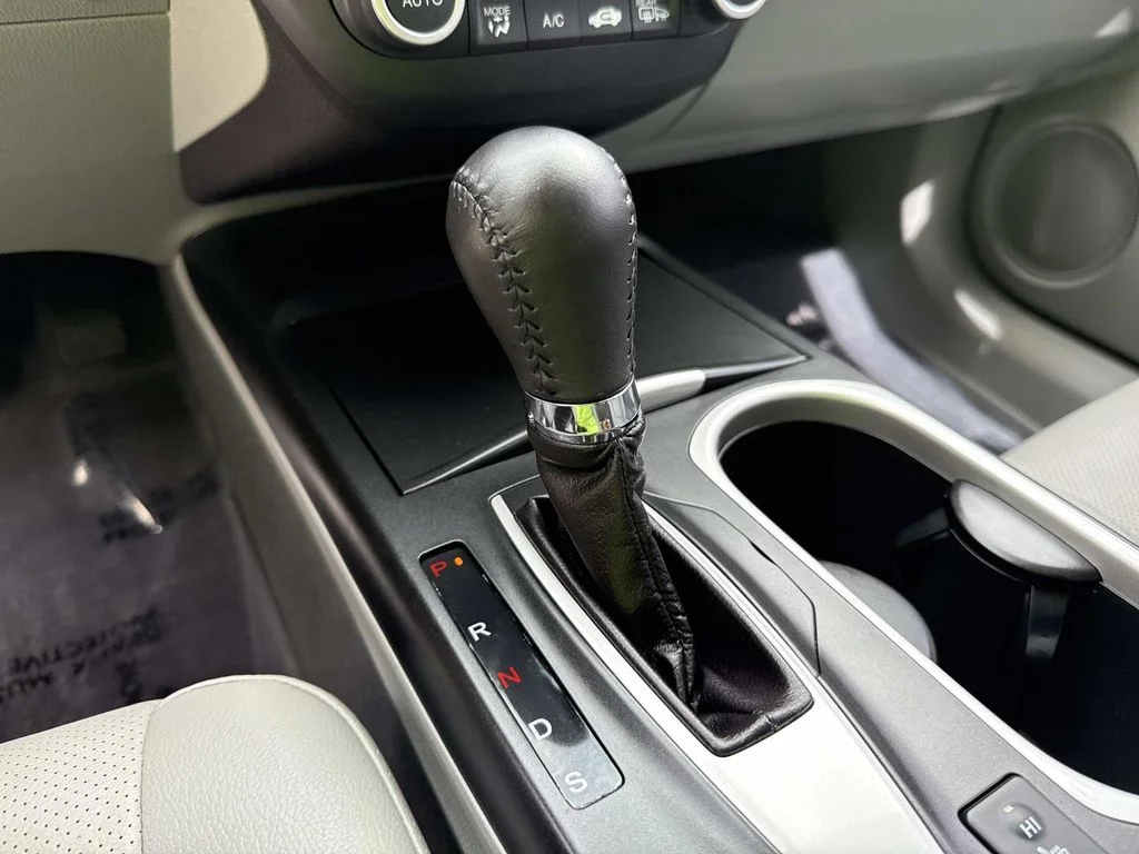 Used 2017  Acura  image 36